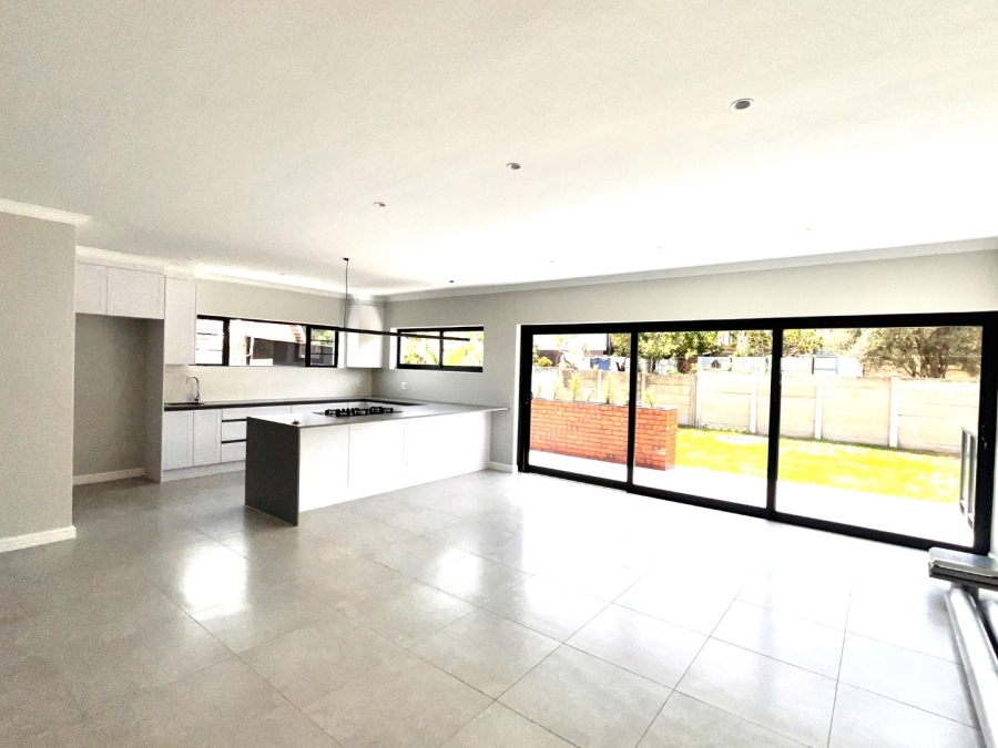 3 Bedroom Property for Sale in Wavecrest Eastern Cape